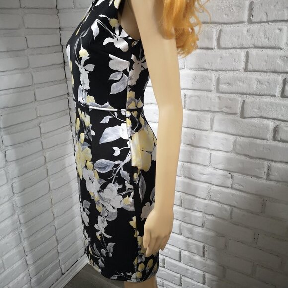 Kate-Lily Ladies V-neck Size 4 Fitted Sleeveless Dress - Picture 5 of 8